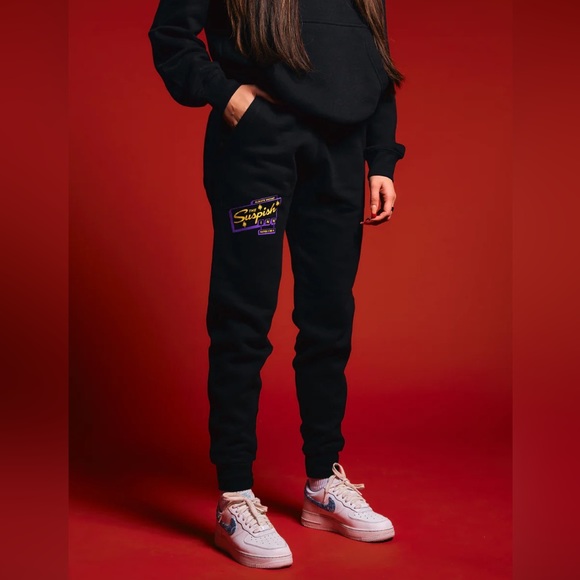 Bailey Sarian: Suspish Inn Black Jogger